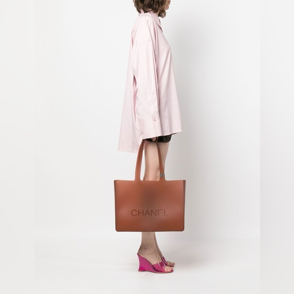 Authentic CHANEL Jelly Logo Tote - Picture 4 of 17